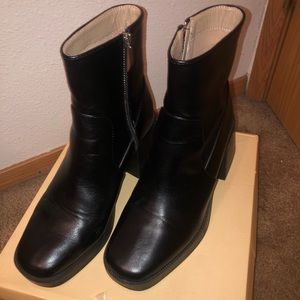 ✨PRINCESS POLLY CHUNKY HEEL BLACK BOOTS✨